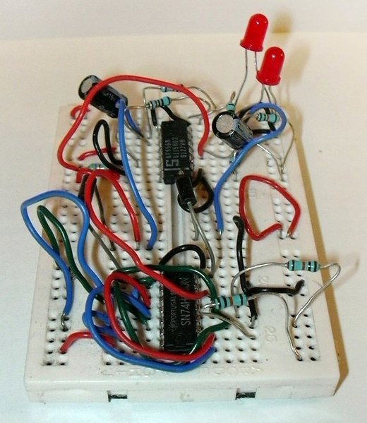 520px-Breadboard.png